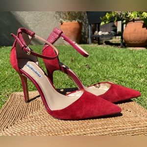 Size 7 Charles David red pumps